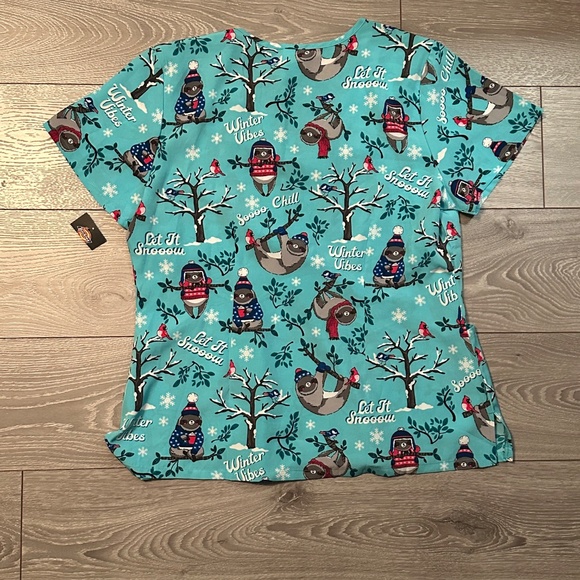 NWT Dickies Scrubs Winter Vibes Top - Picture 2 of 4